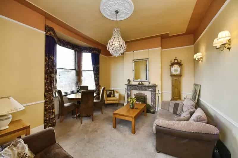 Stunning Two-Floor Flat with Period Features No Onward Chain
