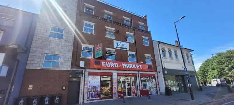 Two Bedroom Flat Luton Town Centre Near Train Station