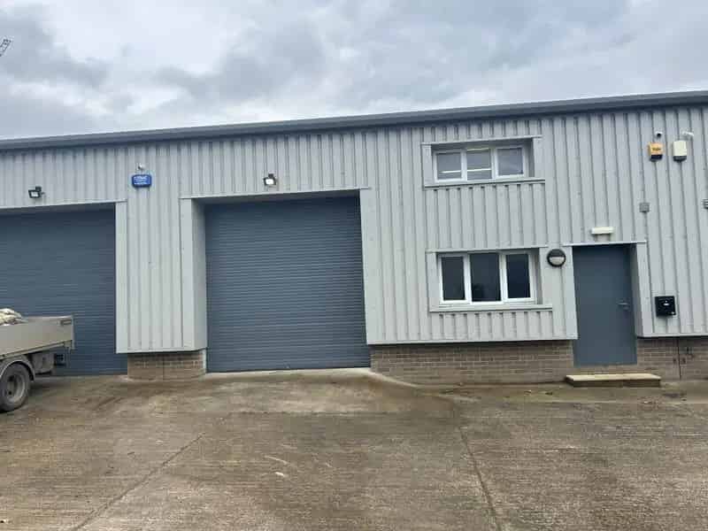 Modern Business Unit 900 Sq Ft Ground Floor 450 Sq Ft Mezzanine