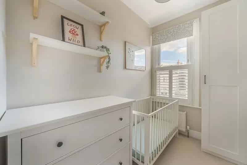 Chain Free Victorian Conversion Flat Abundant Natural Light