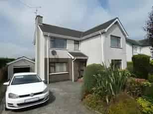 Detached House 3/4 Beds 1/2 Rec Rooms Detached Garage Ample Parking