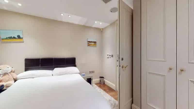 4 Bed Property for Sale in London SW7