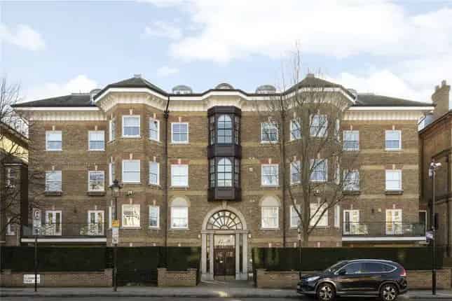 Primrose Hill 3-Bed Flat  Spacious Elegant Secure Parking Balcony