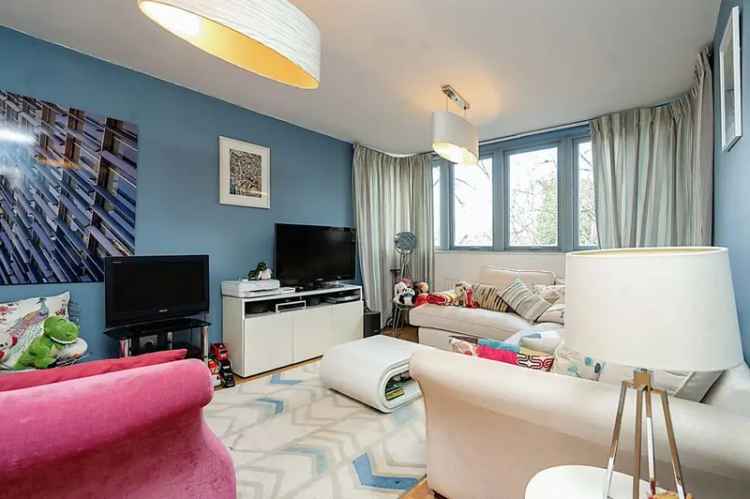 2 Bedroom Flat for Sale London E7 - Gated Development Parking