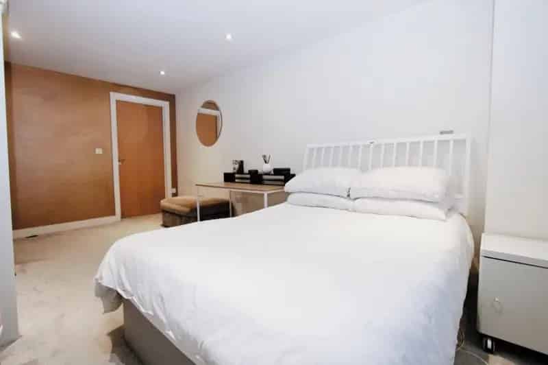 2 Bed 2 Bath Apartment Leeds Dock City Centre