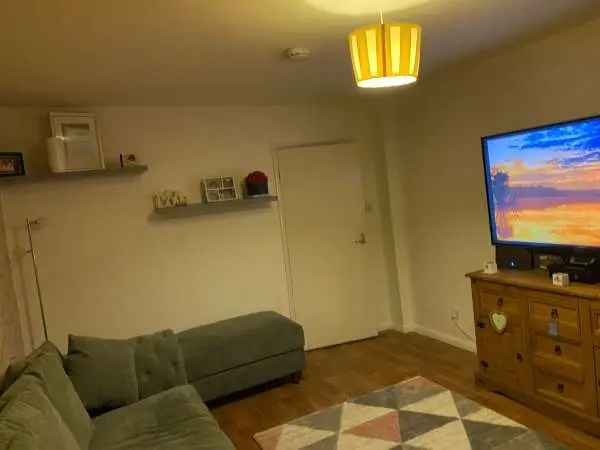 Flat For Rent in Borough of Spelthorne, England