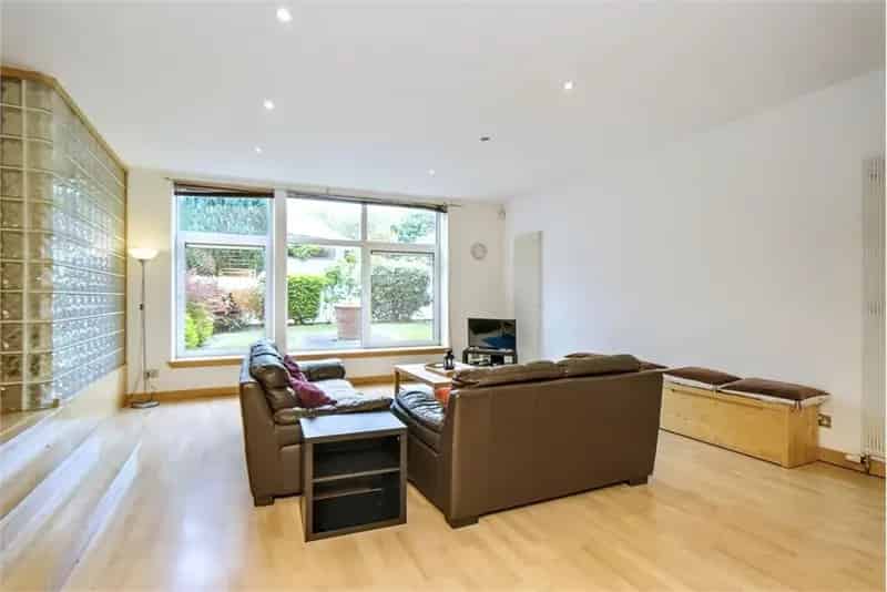 3 Bed House - Townhouse with 1 Reception Room