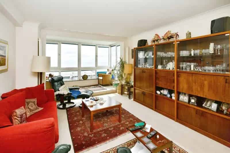 Seafront Flat with Private Garage 2 Beds Stunning Sea Views