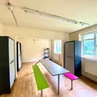 1 Room Flat 21m2 Manchester All Bills Included Parking Gym