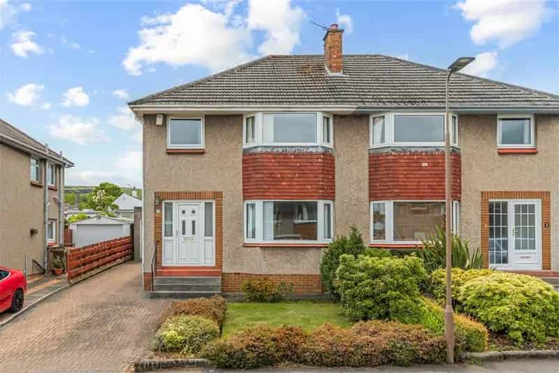 3 Bed Semi-Detached House with 2 Reception Rooms and Garage