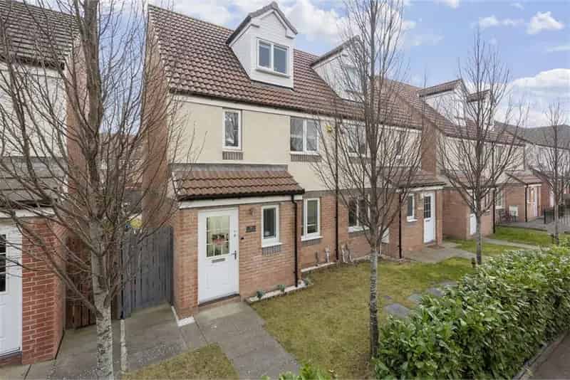 4 Bed House - Townhouse with 1 Reception Room