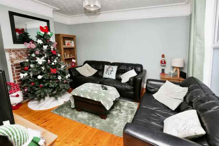 3 Bedroom Victorian House with Modern Kitchen and Conservatory