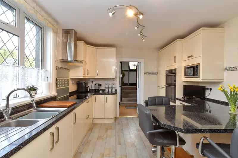 3 Bedroom Detached House with Panoramic Sea Views
