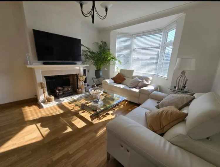 Three Bedroom Semi-Detached House in Goffs Oak