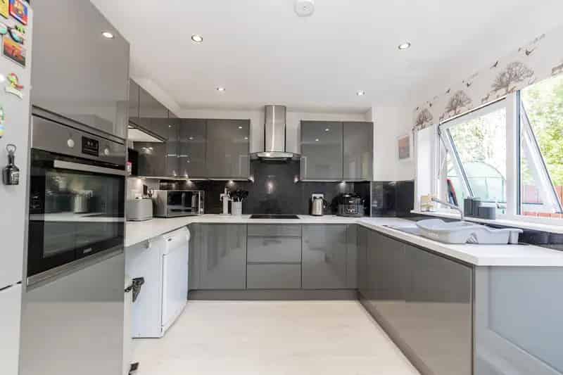 3 Bed Terraced House Near Aberdeen Royal Infirmary