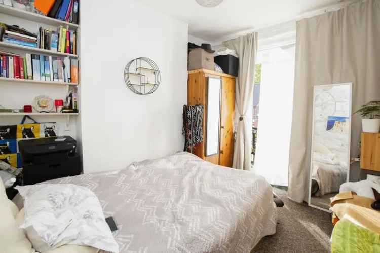 2 Bed Flat for Sale London E15 Cash Buyers Tenants in Situ