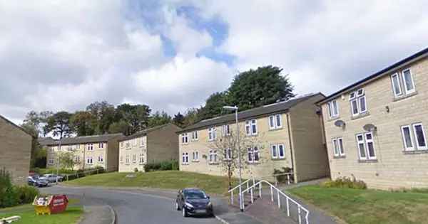 Flat For Rent in Kirklees, England