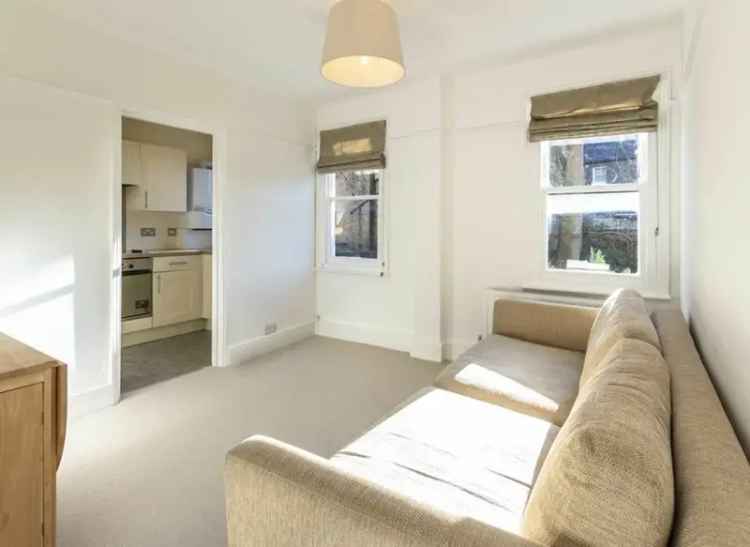 One Bedroom Victorian Conversion Flat Near Clapham Junction