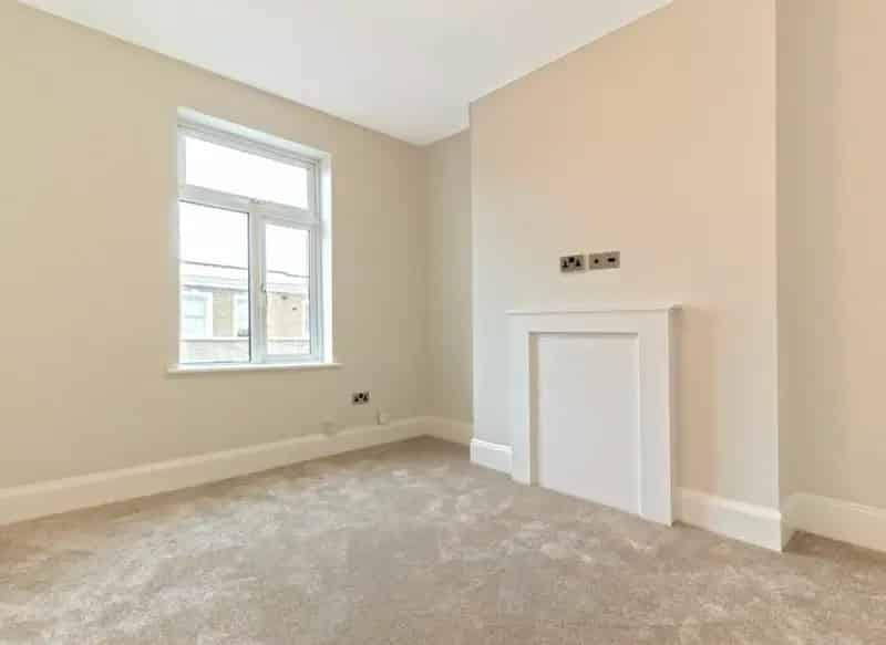 Modern 2-Bedroom Flat Hammersmith Great Storage Near Stations