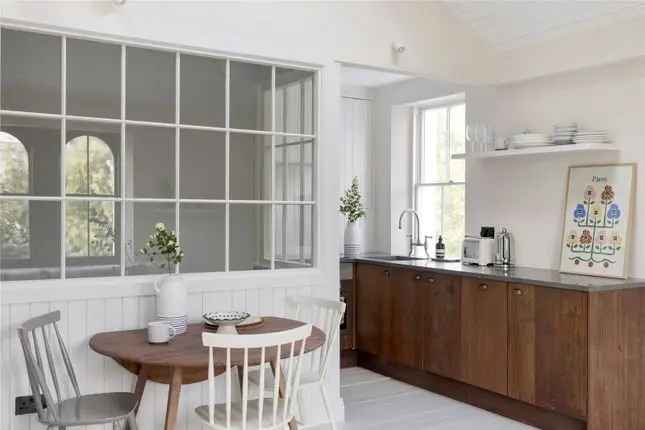 Flat for sale in Elgin Crescent, London W11