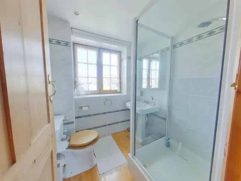 4 Bed Seafront House with Panoramic Views and Large Garage
