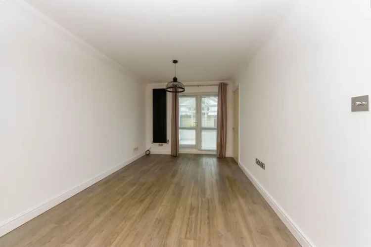 4 Bedroom Townhouse with Conservatory and Garage