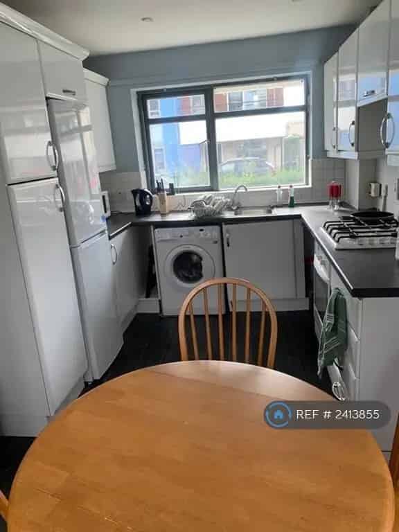 3 Bedroom Semi Detached House for Rent May 2025