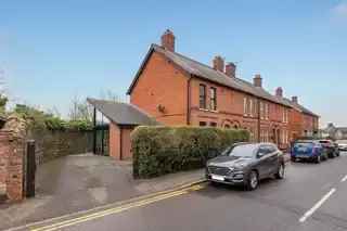 Spacious Townhouse with Parking and Garden Near Amenities