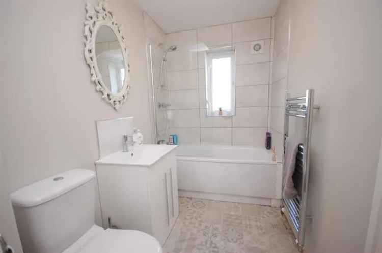 2 Bed House for Sale - Two Parking Spaces & Sunny Garden
