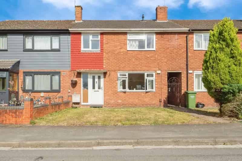 3 Bedroom Mid Terraced House For Sale