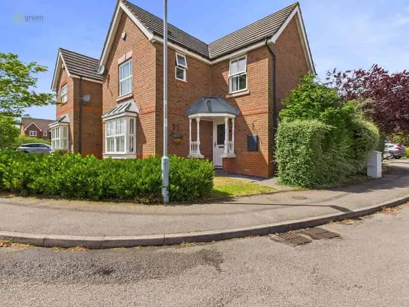 3 Bedroom Detached House For Sale - No Upward Chain