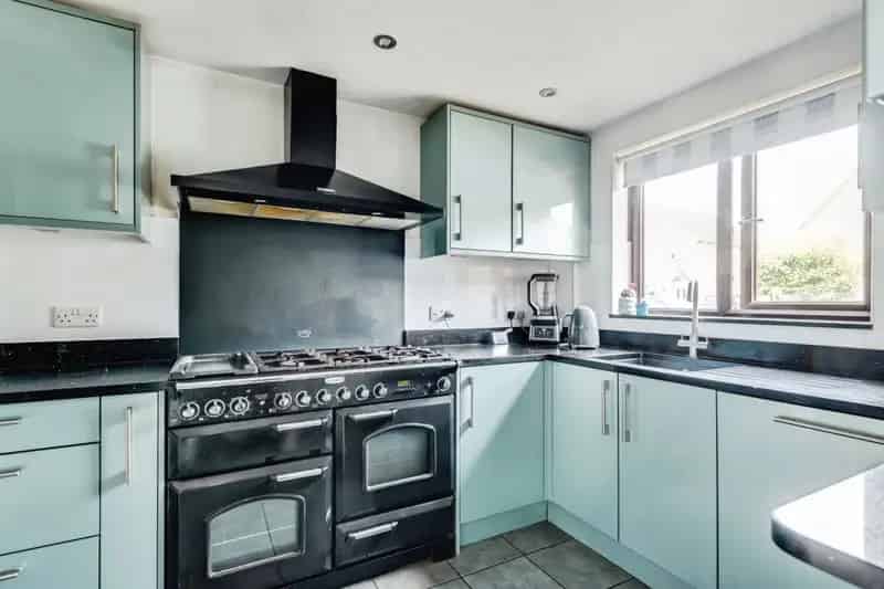 4 Bed House with Hot Tub and Workshop Near Oxford