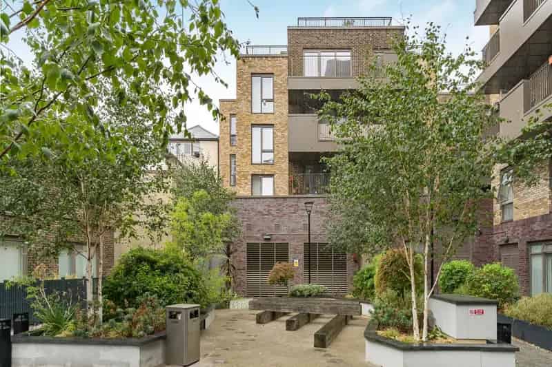 2 bedroom Flat
 For Sale