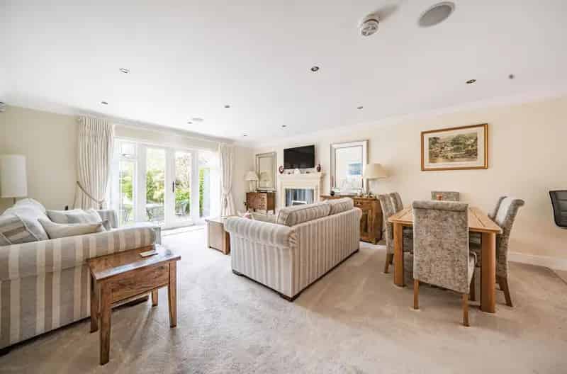 3 Bed Apartment Essendon Gated Development Golf Enthusiasts