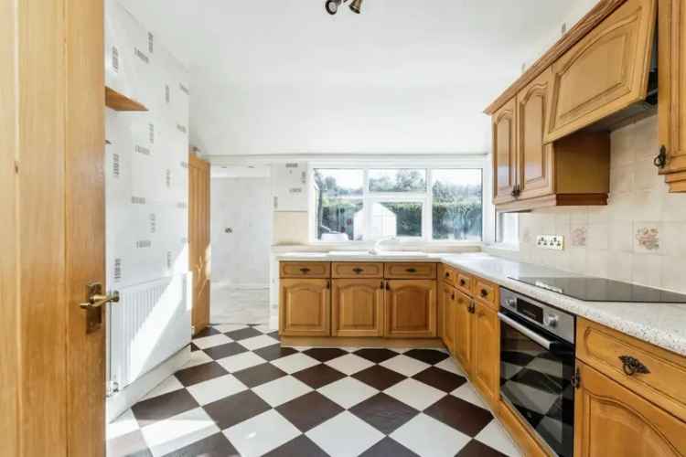 3 Bedroom Detached Bungalow Chain Free Large Garden Garage Driveway