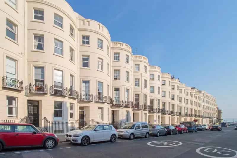 2 Bedroom Apartment to Rent Hove Top Floor Refurbished