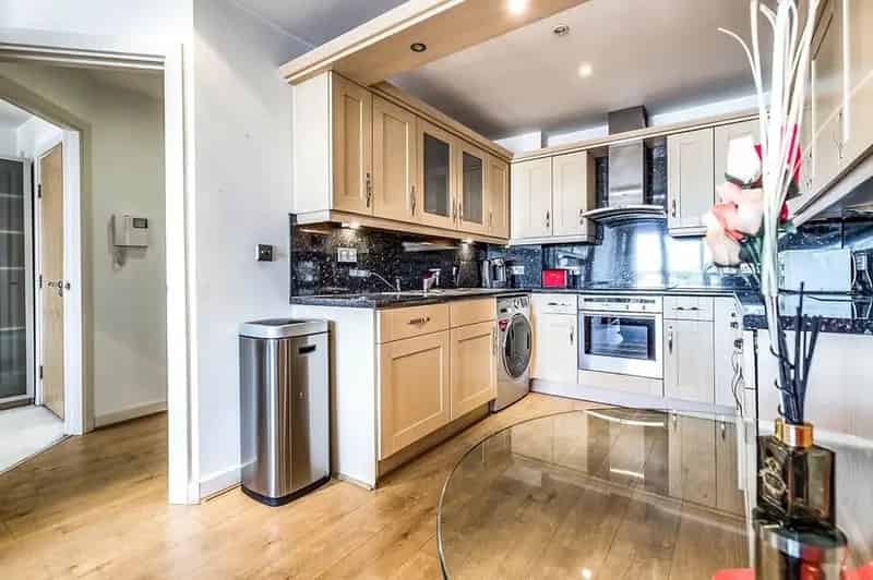 2 Bed Salford Apartment Stunning City Views Secure Parking