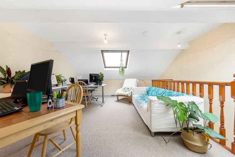 2 Bedroom Flat to Rent near Clapham North Station