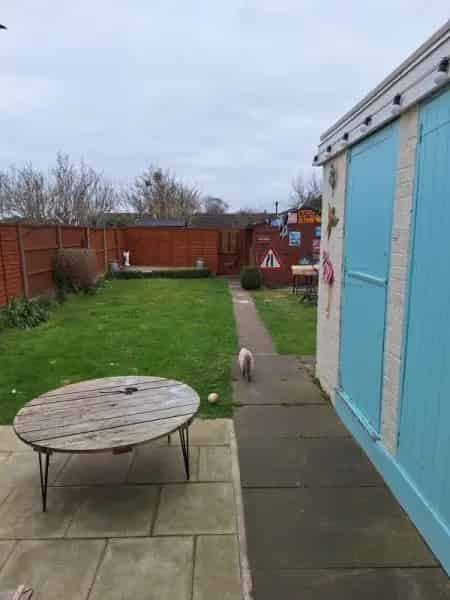 3 Bed House with Garden Sheds and Parking