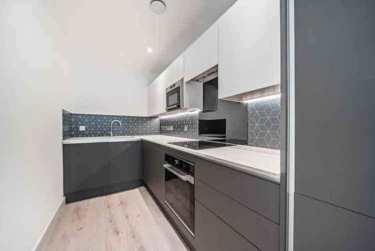 Flat For Sale in London, England