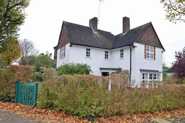 Detached Brentham House for Sale