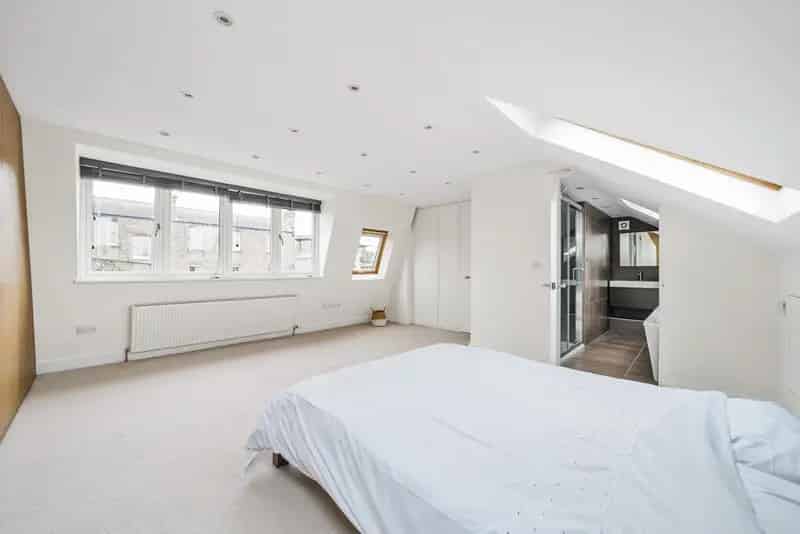 Four Bedroom House with Garage Near River
