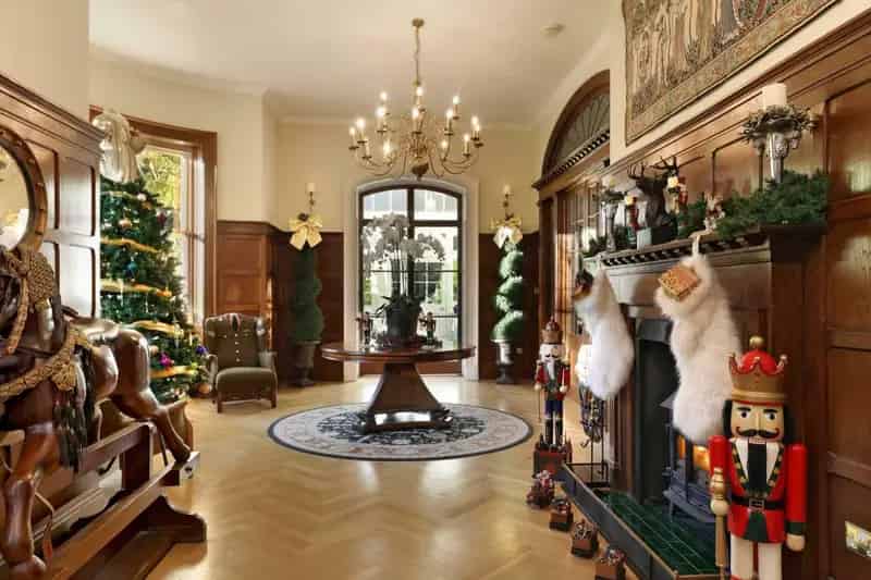 18th Century Grade II Listed Country House 17 Acres Near London