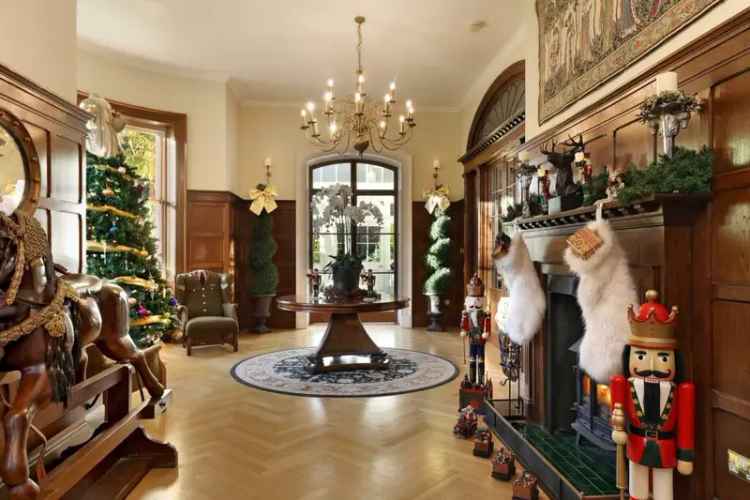 18th Century Grade II Listed Country House 17 Acres Near London