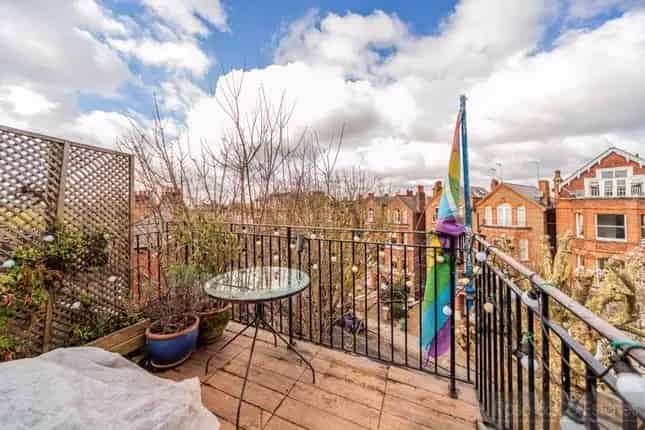 4 Bedroom Maisonette for Sale Goldhurst Terrace NW6