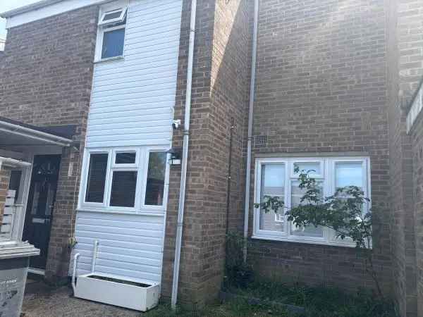 Two Bed House Near Park Garden Drive Garage
