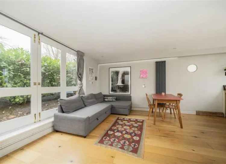 House For Sale in London, England