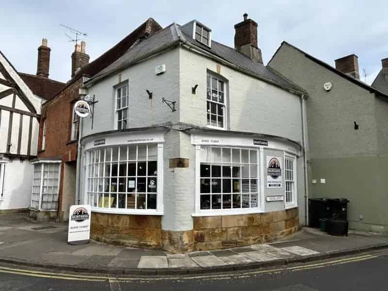Grade II Listed Shop with Retail Space and Ancillary Store