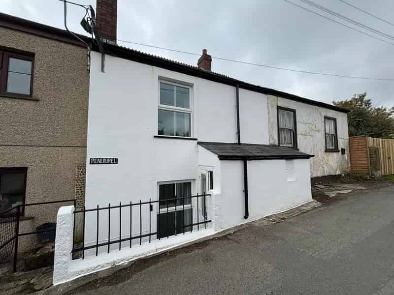 2 Bedroom Cottage For Sale