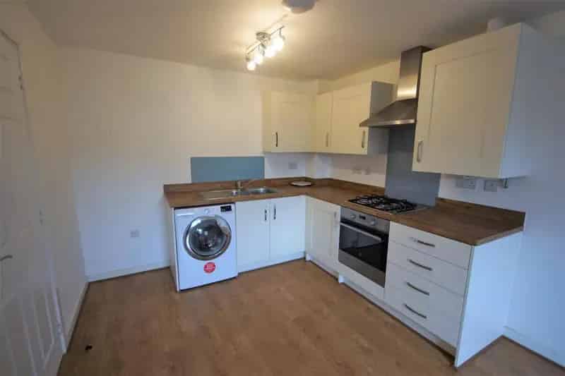 2 Bedroom Apartment Near City Center Train Station